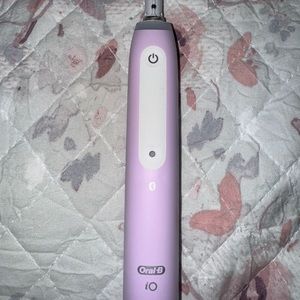 Oral - B iO lavender toothbrush